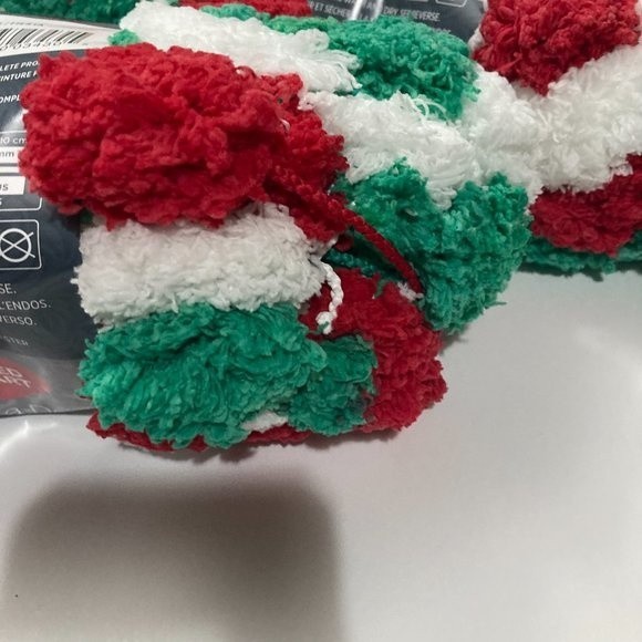 Red Heart Pomp A Doodle Jumbo Yarn Holiday Red White Green Christmas - Picture 12 of 13